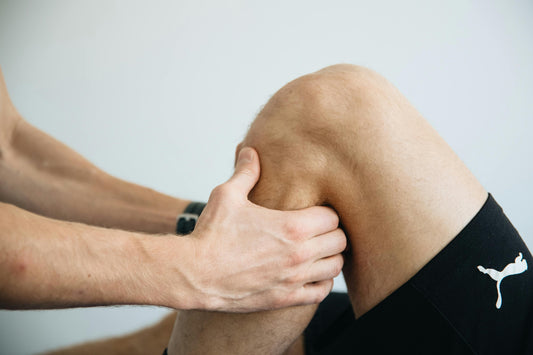 Blessure au genou en running : comprendre le syndrome rotulien et le TFL pour courir sans douleur
